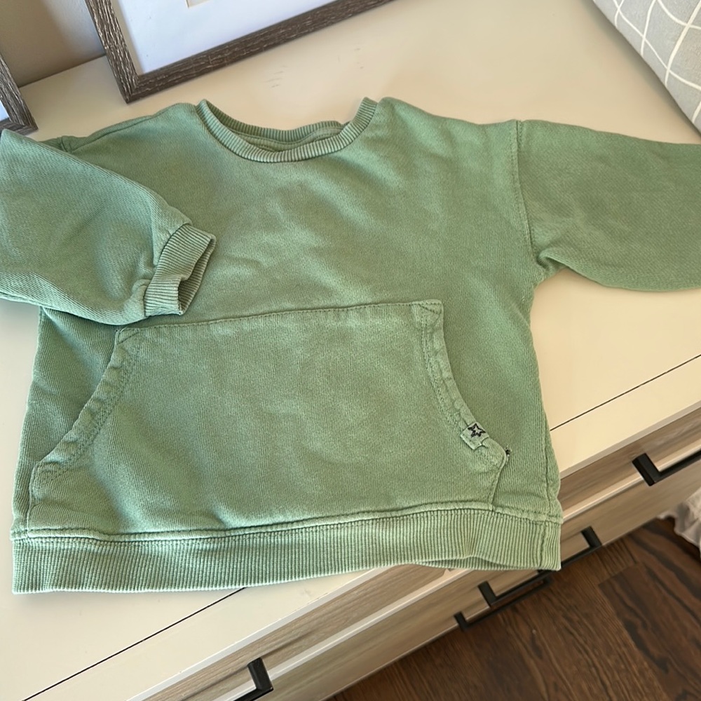 Zara baby green sweatshirt. Size 12-18 mos.